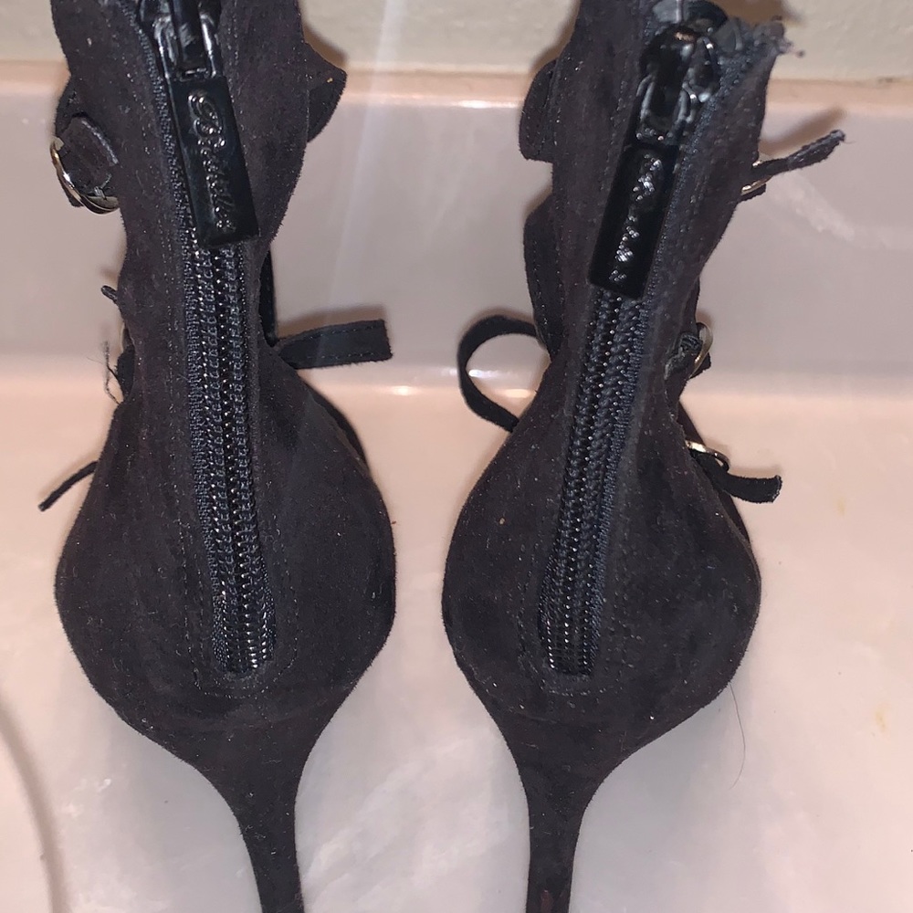 Shoes - Picture 4 of 8